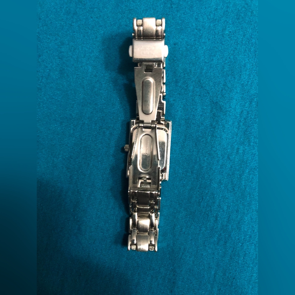 (195)Vintage Beautiful Paolo Gucci ladys Watch 20x24mm case.. - Picture 7 of 15